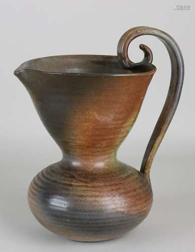 Old Mobach Utrecht jug with brown-gray glaze. Nr. 551,