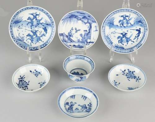 Seven times antique Chinese porcelain. Consisting of