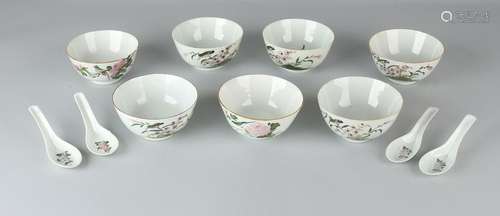 Seven 19th century Chinese porcelain bowls. Floral /