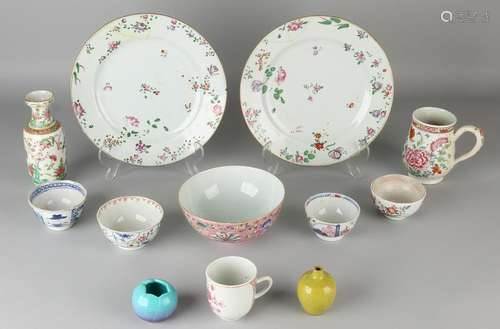 Lot divers old / antique Chinese porcelain. Comprising: