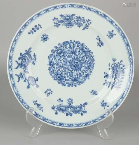 18th Century Chinese porcelain Cheng Lung dish with