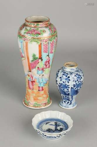 Three parts antique Chinese porcelain. Comprising: Kang