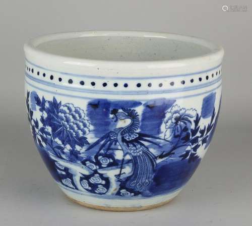 Antique 19th century Chinese porcelain flowerpot with