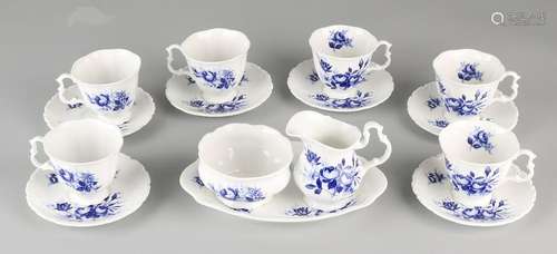 Lot English Royal Albert crockery. Decor Connoisseur.