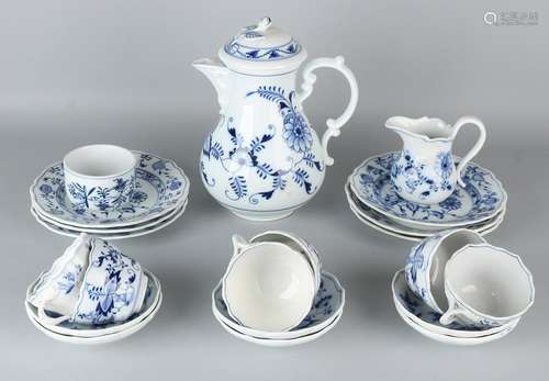 Stadt German Meissen porcelain tableware. Circa 1930.