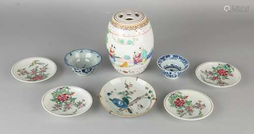 Eight times divers old / antique Chinese porcelain.