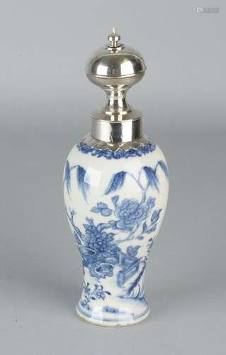 18th - 19th Century Chinese porcelain tea caddy with