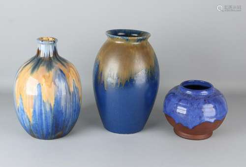 Three ancient ceramic vases with blue glaze expired.