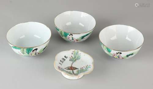 Four times antique Chinese porcelain. Consisting of