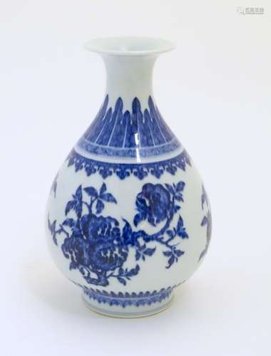 A Chinese blue and white pear shaped / yuhuchunping vase with a flared rim,