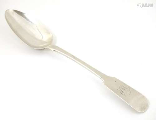 An Irish William IV fiddle pattern tablespoon, with rats tail bowl. Hallmarked Dublin 1832. Approx.