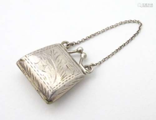 A novelty silver pill box / vinaigrette formed as a lady's miniature bag / purse.