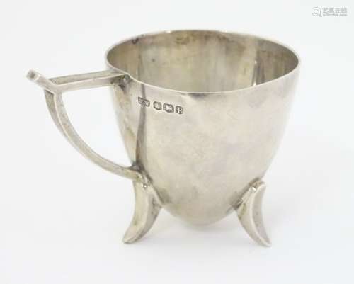 An Art Deco silver small mug with conical bowl,