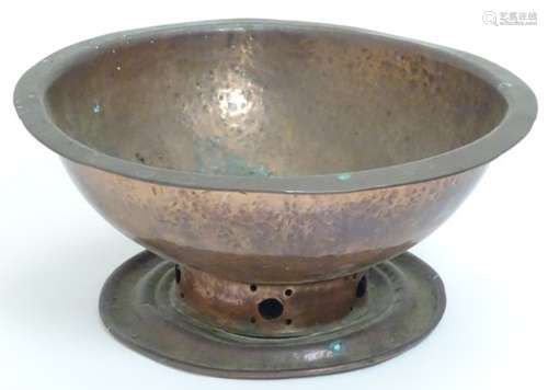 An Arts and Crafts style footed copper bowl with hammered and pierced decoration. Approx.