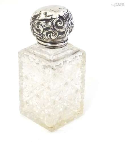 A cut glass scent bottle with silver top Approx 4 1/2