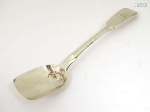 A silver fiddle pattern sugar shovel hallmarked London 1849 maker Chawner & Co.