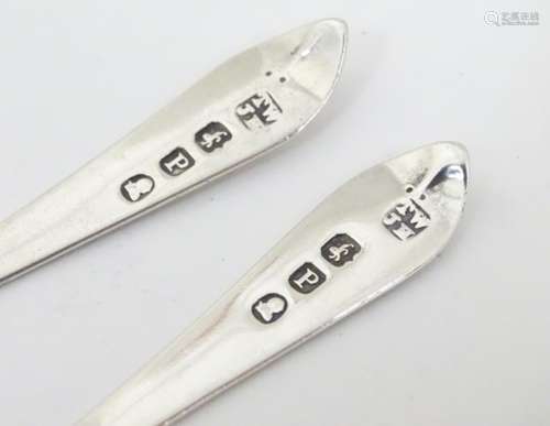 A pair of silver salt spoons hallmarked London 1810 maker Thomas Wallis & Jonathan Hyne 4 1/4