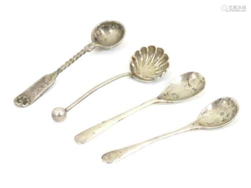 4 assorted silver and silver plate small salt spoons.