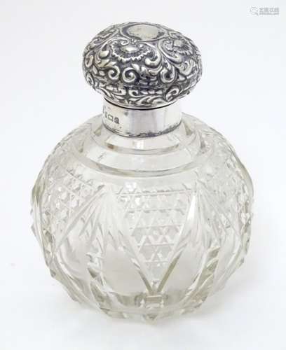 A cut glass scent / perfume bottle with silver top hallmarked Birmingham 1904 4 1/2