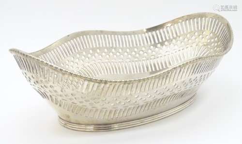 A silver plated cake basket with banded fretwork decoration. Approx. 12