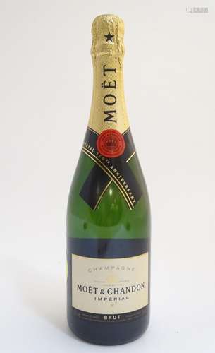 A single bottle of Moet & Chandon Imperial champagne, 750ml,