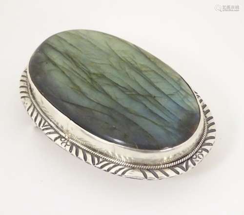 A buckle set with large labradorite cabochon to centre.