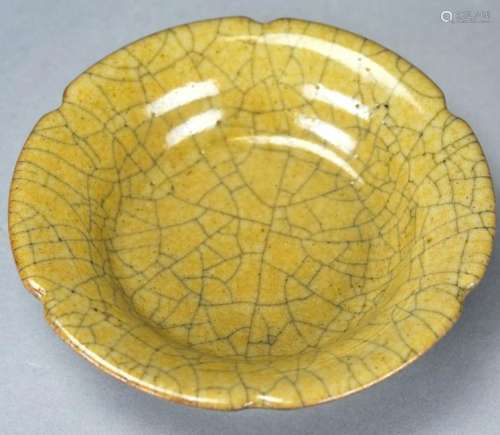Chinese Pottery Crackleware Scalloped Edge Bowl