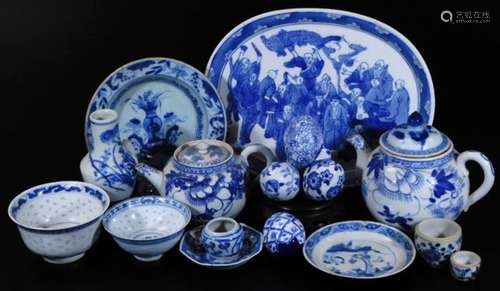 Various Chinese blue and white porcelain, a teapot of bulbous form decorated with flowers, various