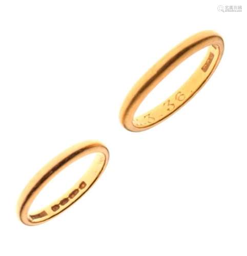 Two 22ct gold wedding bands, sizes O and R, 9.4g gross approx