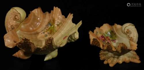 An early 20thC Royal Worcester blush ivory shell shaped dish, 1917, handpainted with posies, on a