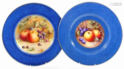 A matched pair of 20thC Royal Worcester fruit pattern cabinet plates, 1922, by William Bee and Hilda