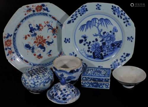 Various 18thC and other Chinese blue and white porcelain, a jar with removable lid of circular form,