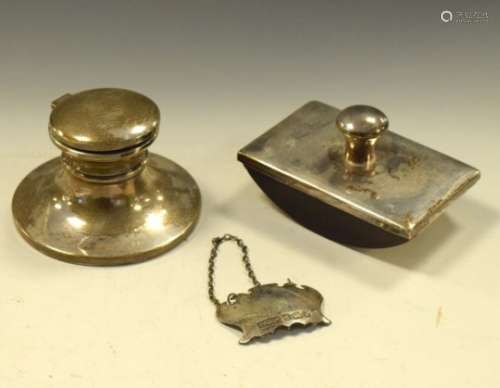 Elizabeth II silver capstan inkwell and silver backed rolling blotter, together with a blank
