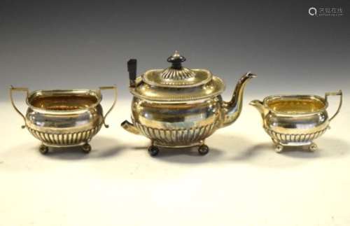Victorian silver three piece tea set having gadrooned decoration, Sheffield 1893, height of teapot