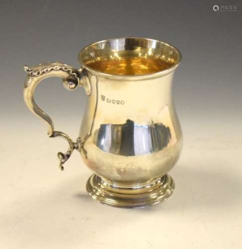 Victorian silver tankard with scroll handle, London 1889, 10.5cm high, 8.7toz approx