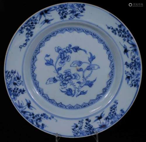 An 18thC Chinese porcelain plate, of circular form, profusely decorated with flowers, in blue and