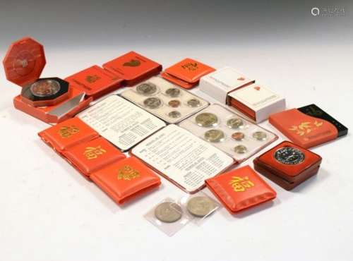 Coins - Collection of $10 pieces issued by Singapore Currency Commissioners in presentation cases