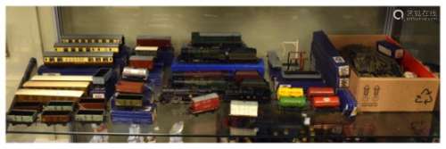 Quantity of vintage Hornby 00 railway train sets, locomotives and rolling stock, wagons and