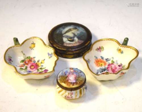 Pair of Meissen-style porcelain leaf dishes, 10.5cm wide, together with a German porcelain pill or