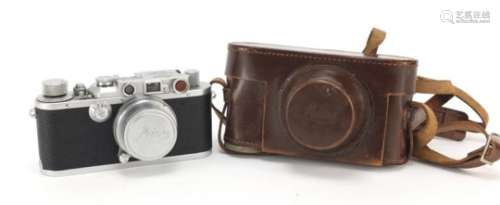 Leica model III camera body with Summar F=5cm 1:2 lens and leather case : For Further Condition