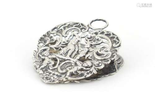 Victorian silver letter clip by William Comyns, pierced and embossed with a maiden and putti amongst