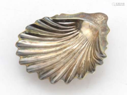 Victorian silver shell shaped dish by Charles Boyton, London 1887, 12.5cm in length, 90.5g : For
