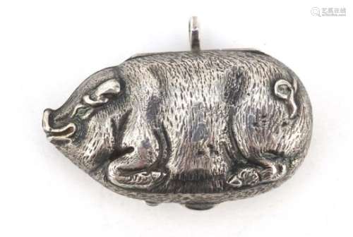 Novelty unmarked silver vesta in the form of a pig with hinged lid, 5.8cm in length, 37.5g : For