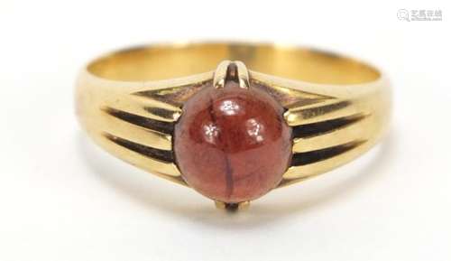 18ct gold cabochon garnet ring, size T, 6.1g : For Further Condition Reports Please Visit Our