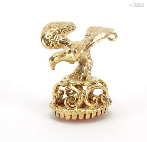 9ct gold and carnelian eagle fob, 2.2cm high, 7.0g : For Further Condition Reports Please Visit