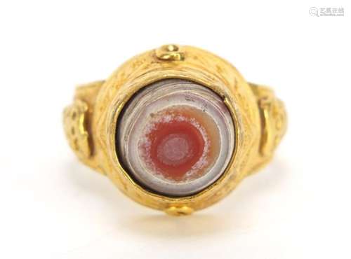 Islamic gilt metal antique style ring set with a hand painted cabochon stone, size R, 7.0g : For