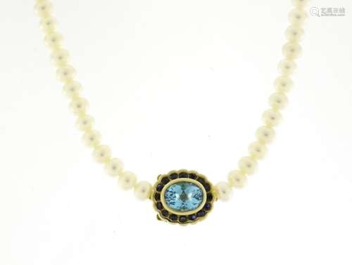 Single string pearl necklace with 9ct gold blue stone and sapphire clasp, 44cm in length, 21.0g :