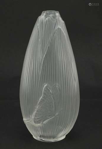 Lalique Coeur De Fleur frosted and clear glass vase, etched Lalique France to the base, 15cm