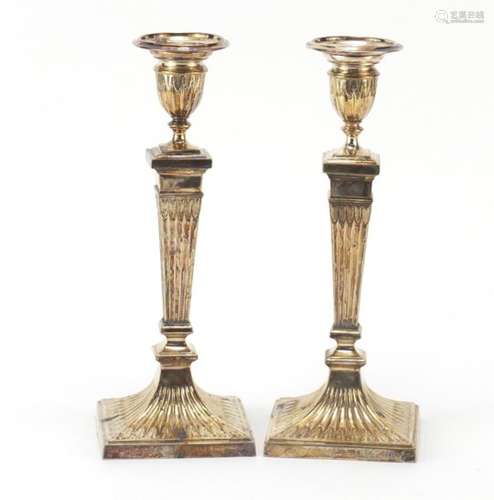 Pair of Elkington & Co silver plated candlesticks with tapering columns, each 26.5cm high : For