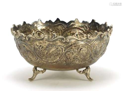 Continental 830 grade silver bowl embossed with grapevines, 13cm diameter : For Further Condition